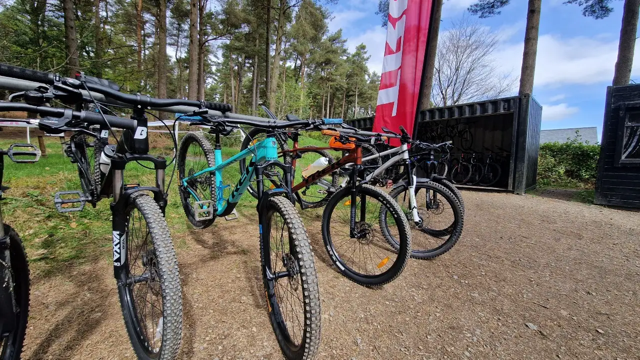 Mountain bikes parked in front of bike trail coffee shop in Ballinastoe Bike Trails